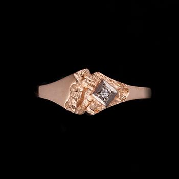 RING, 14K guld, liten diamant. Vikt 1,5 g.