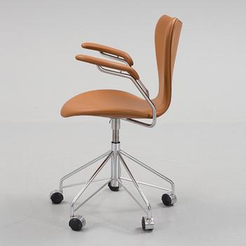 ARNE JACOBSEN, kontorsstol, "Sjuan", Fritz Hansen, 2013.