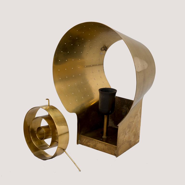 PAAVO TYNELL, WALL LAMP, 9465. Brass with perforated pattern. Manufactured by Oy Taito Ab, late 1940s.