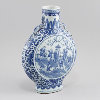 PILGRIMSKRUS, porslin, Kina, 1800-tal.