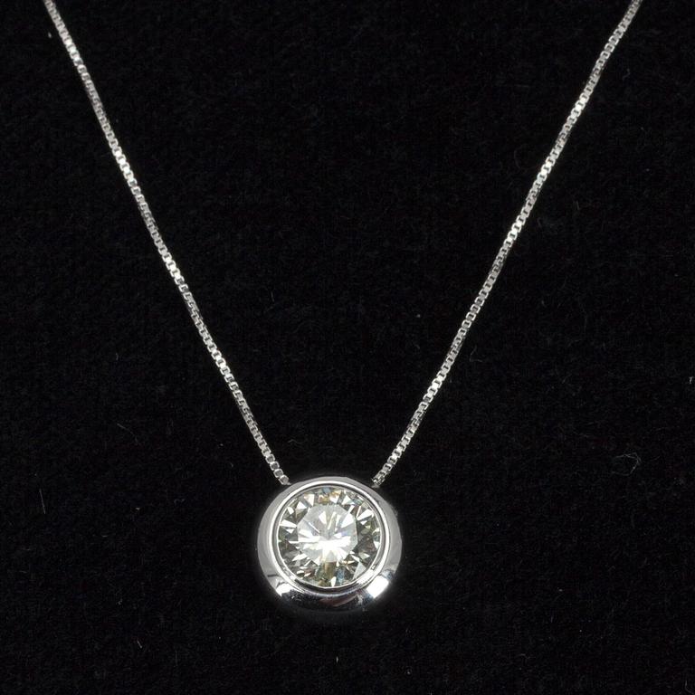 HÄNGSMYCKE, vitguld 18K, briljantslipad diamant 1,20 ct.