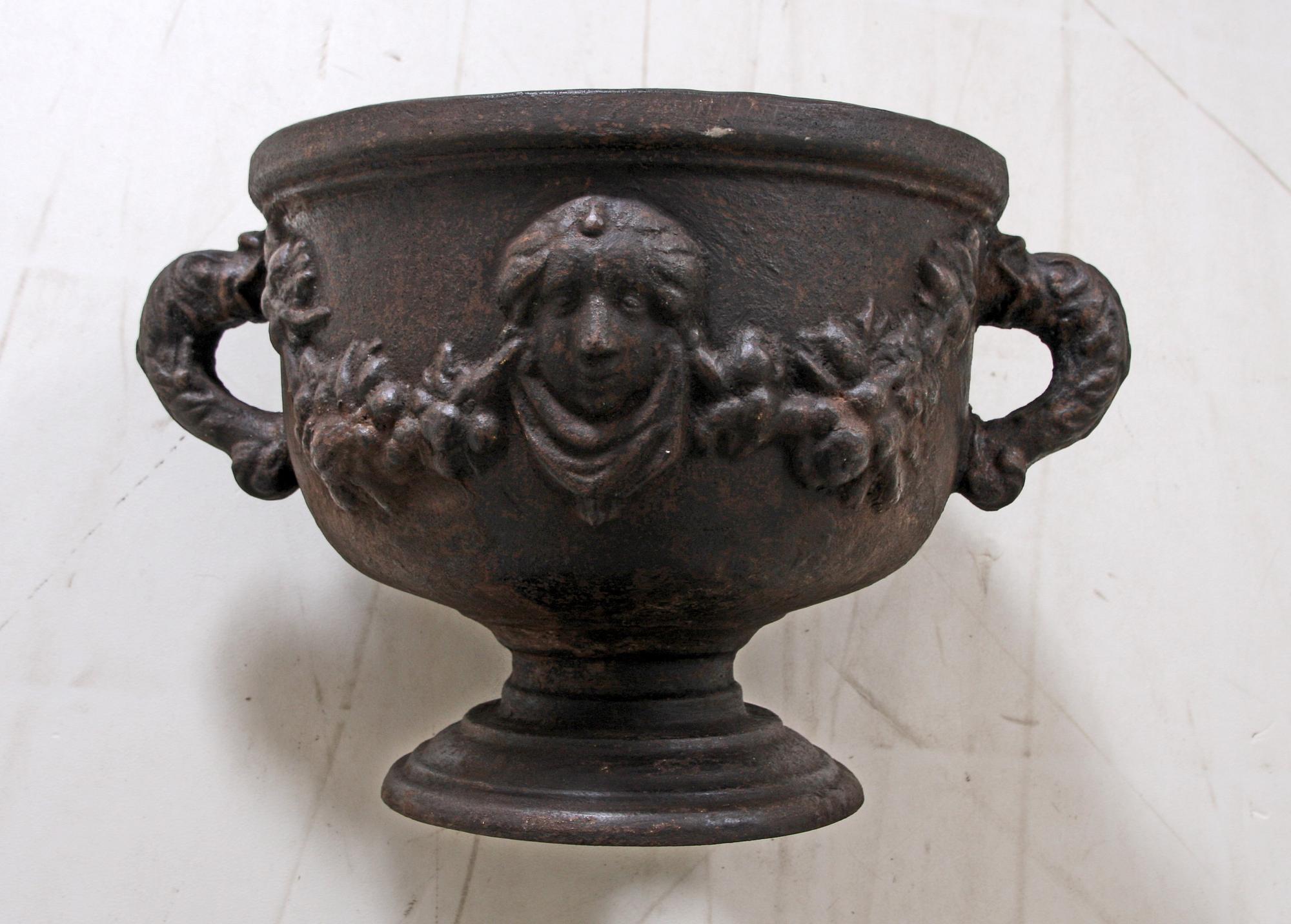 TRÄDGÅRDSURNA, gjutjärn, 1900-tal.