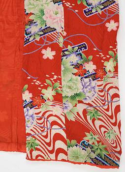 A Chinese blanket and a Japanese Kimono, first half of 20th Century.