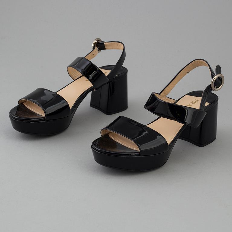 PRADA, sandaletter, storlek 38.