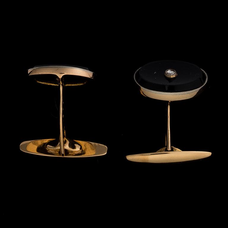 MANSCHETTKNAPPAR, onyx, rosenslipade diamanter, 18K guld. Suomen Kultasepät, Åbo 1923.