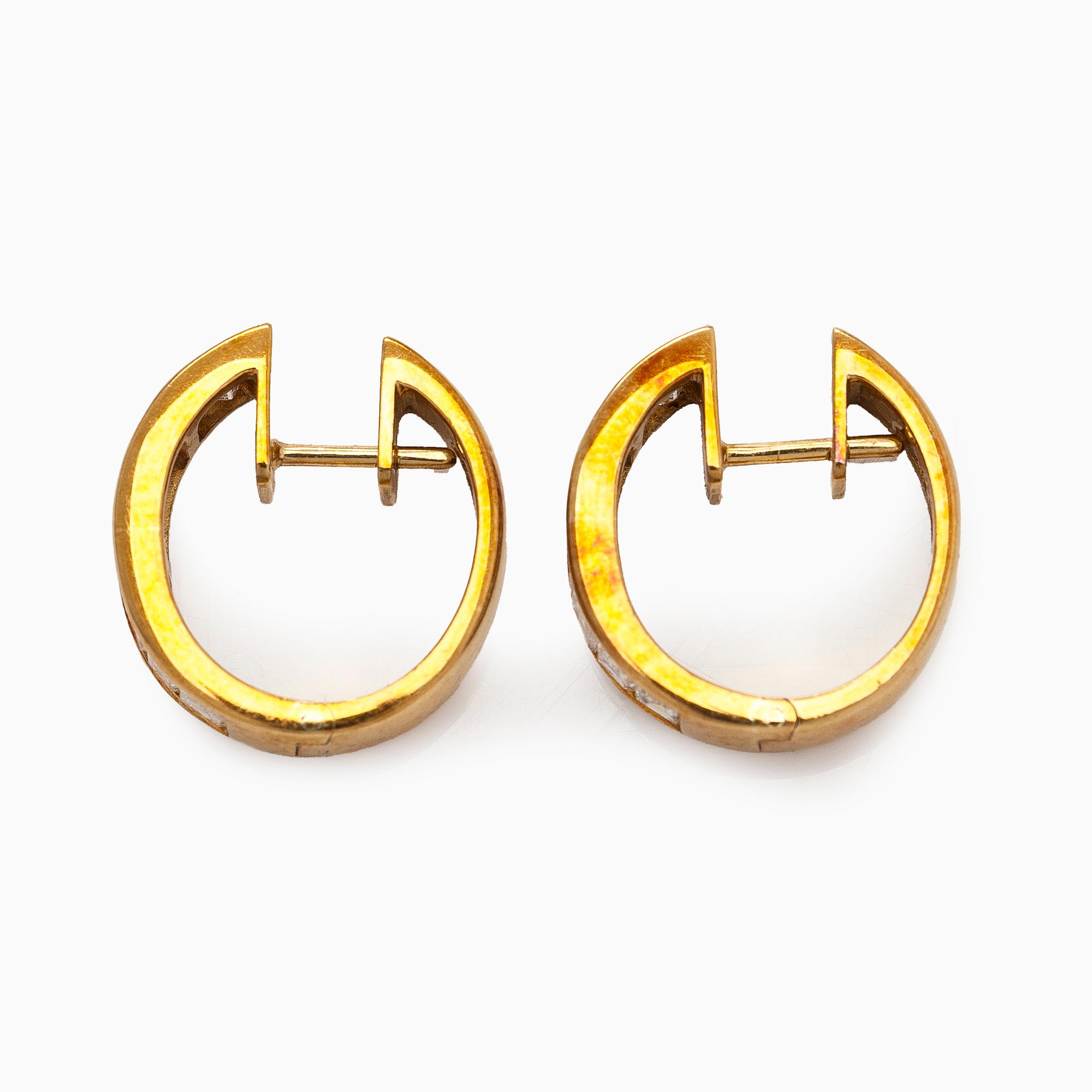 Örhängen, baguetteslipade diamanter, 18K guld.