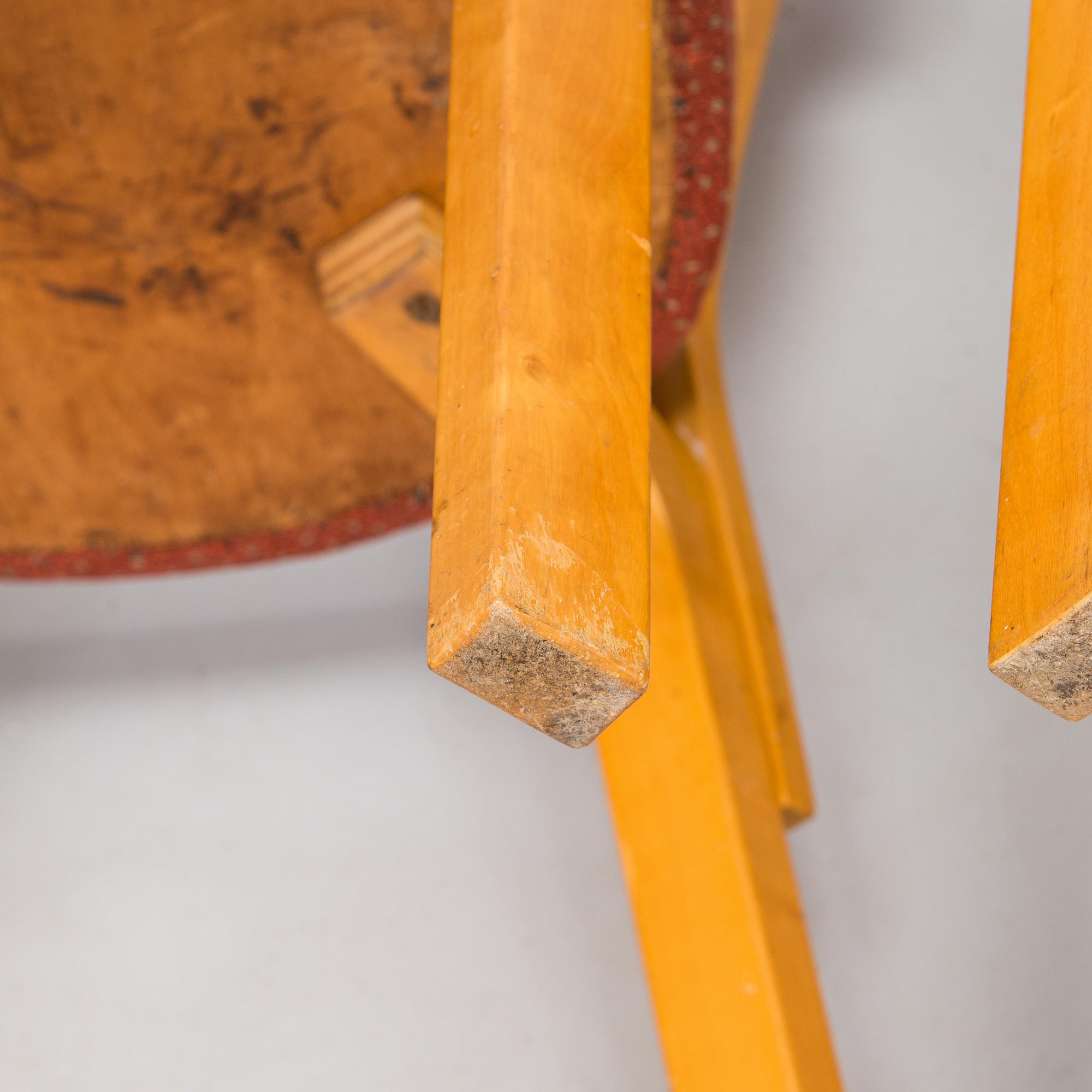 Alvar Aalto, tuolipari malli 69 ja jakkara malli 60, O.Y. Huonekalu- ja Rakennustyötehdas A.B. 1900-luvun puoliväli.