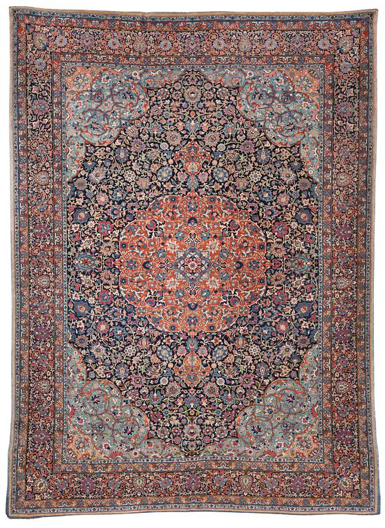 SEMIANTIK TEHERAN/ISFAHAN. 355,5 x 260,5 cm inklusive en slätvävd kant runt hela matten.