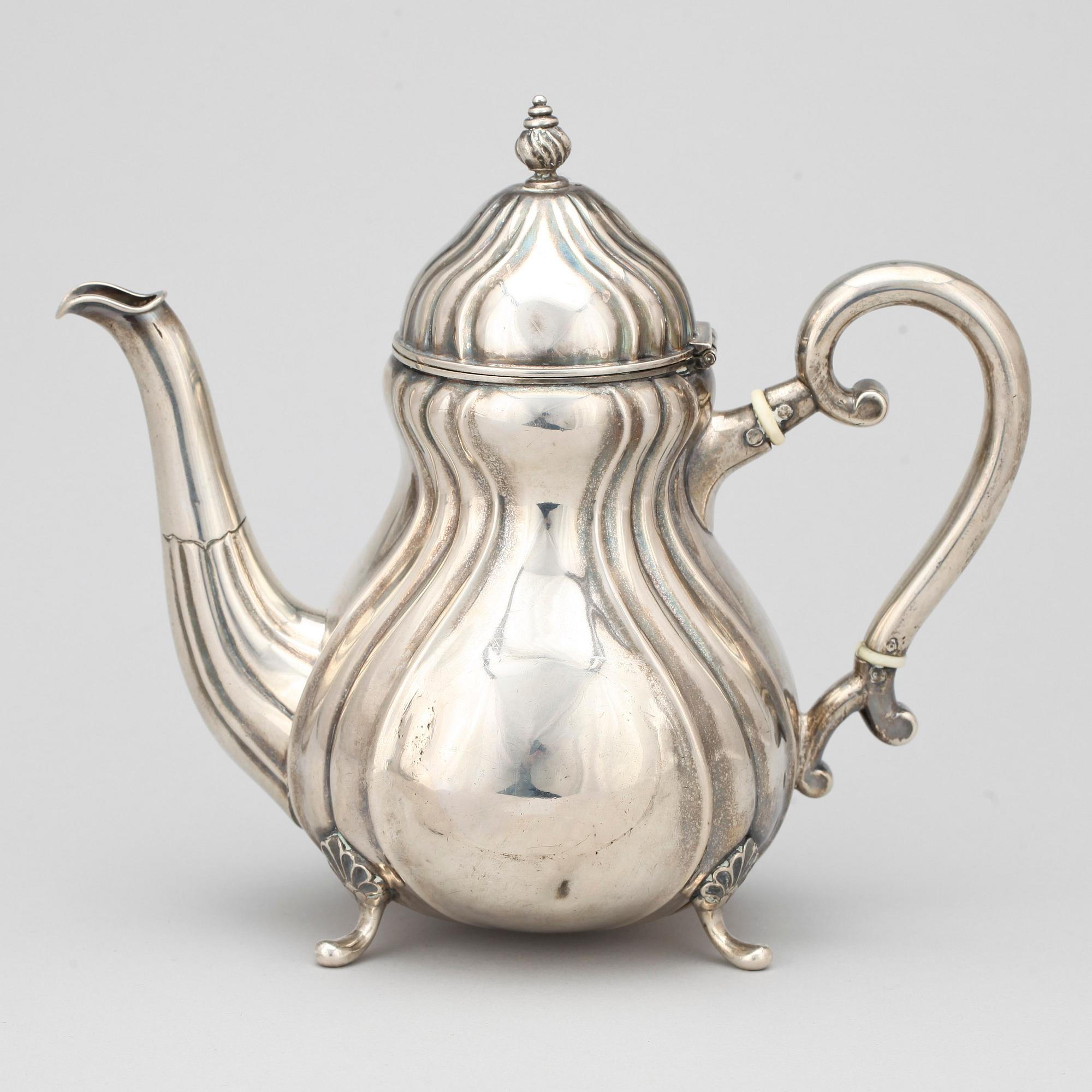 MOCKAKANNA, silver, rokokostil, C. Rasmussen, Danmark, 1900-talets första hälft. Total vikt ca 315 g.