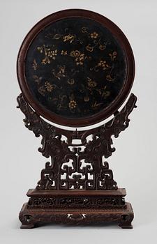 BORDSKÄRM 3 delar. trä. Kina. 1900-tal.