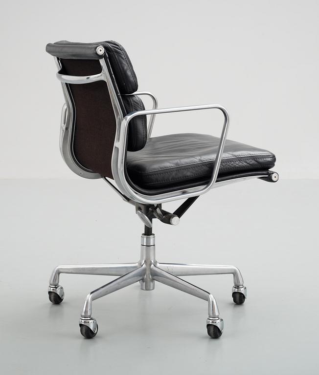 CHARLES & RAY EAMES, karmstol på hjul "Soft-pad Chair", Herman Miller, USA.