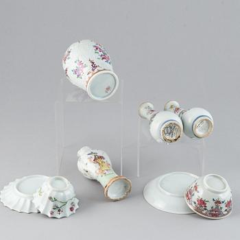 A group of five chinese export porcelain objects, Qing dynasty, 18th Century.