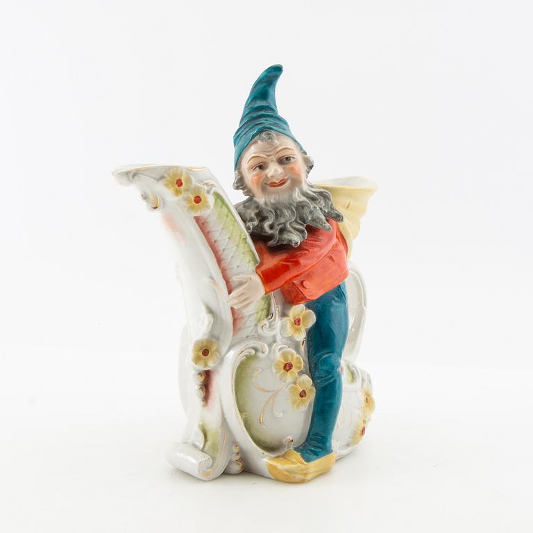 Kannor 2 st 1900-talets första hälft porslin.