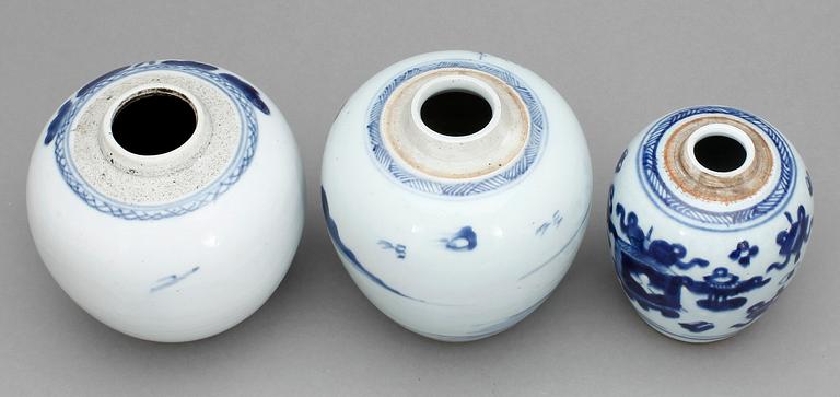 BOJANER, 3 st, porslin, Kina 1700/1800-tal.