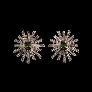 424. KORVAKORUT, 18K kelta- ja valkokultaa. Briljanttihiottuja timantteja 3.42 ct. turmaliineja. K. Saarikorpi. Paino 29 g.