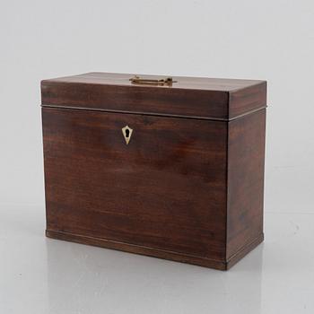 A flask box, first half of the 19th Century.