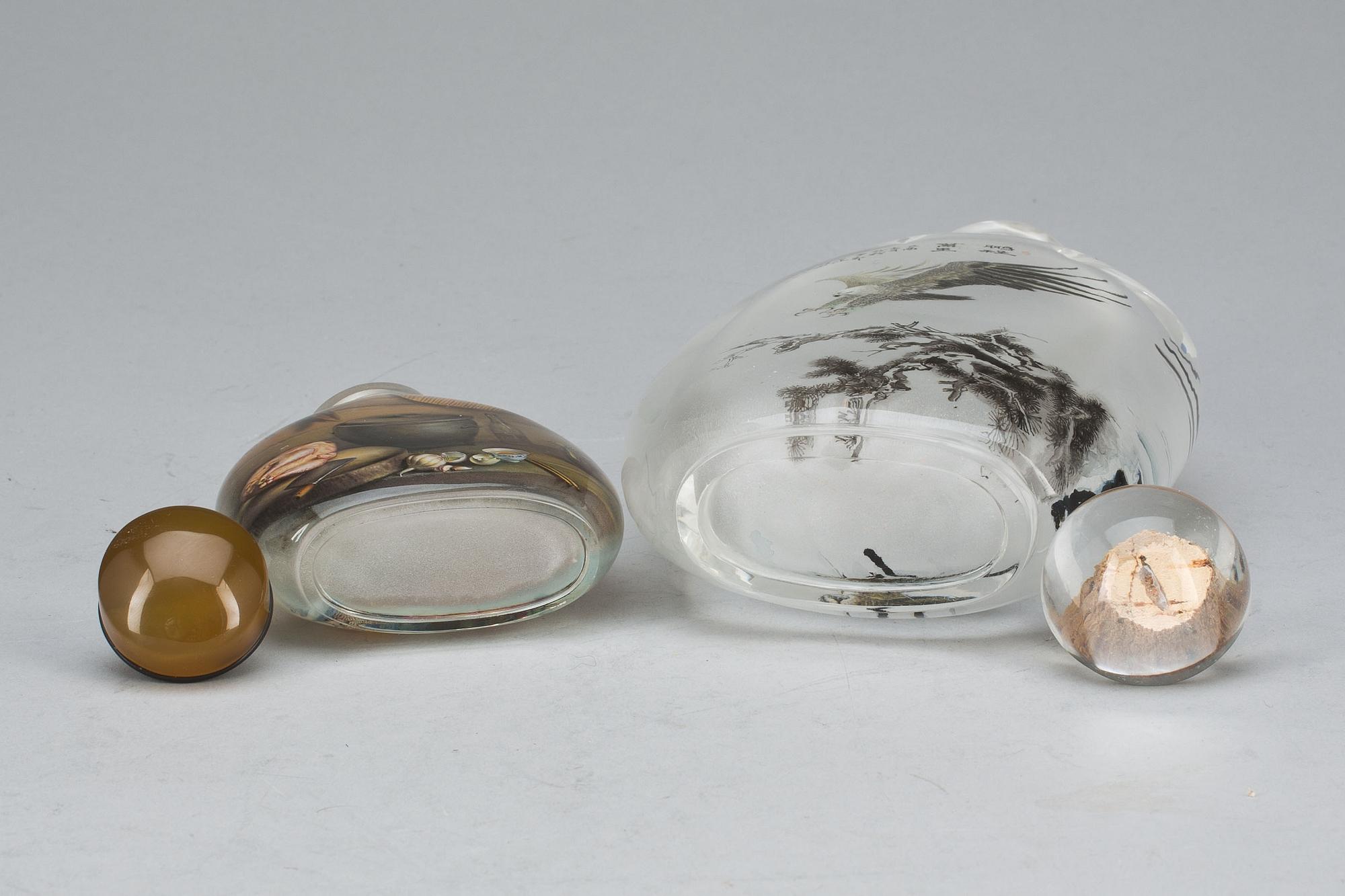 FLASKOR, 2 st, glas, Kina 1900-tal.