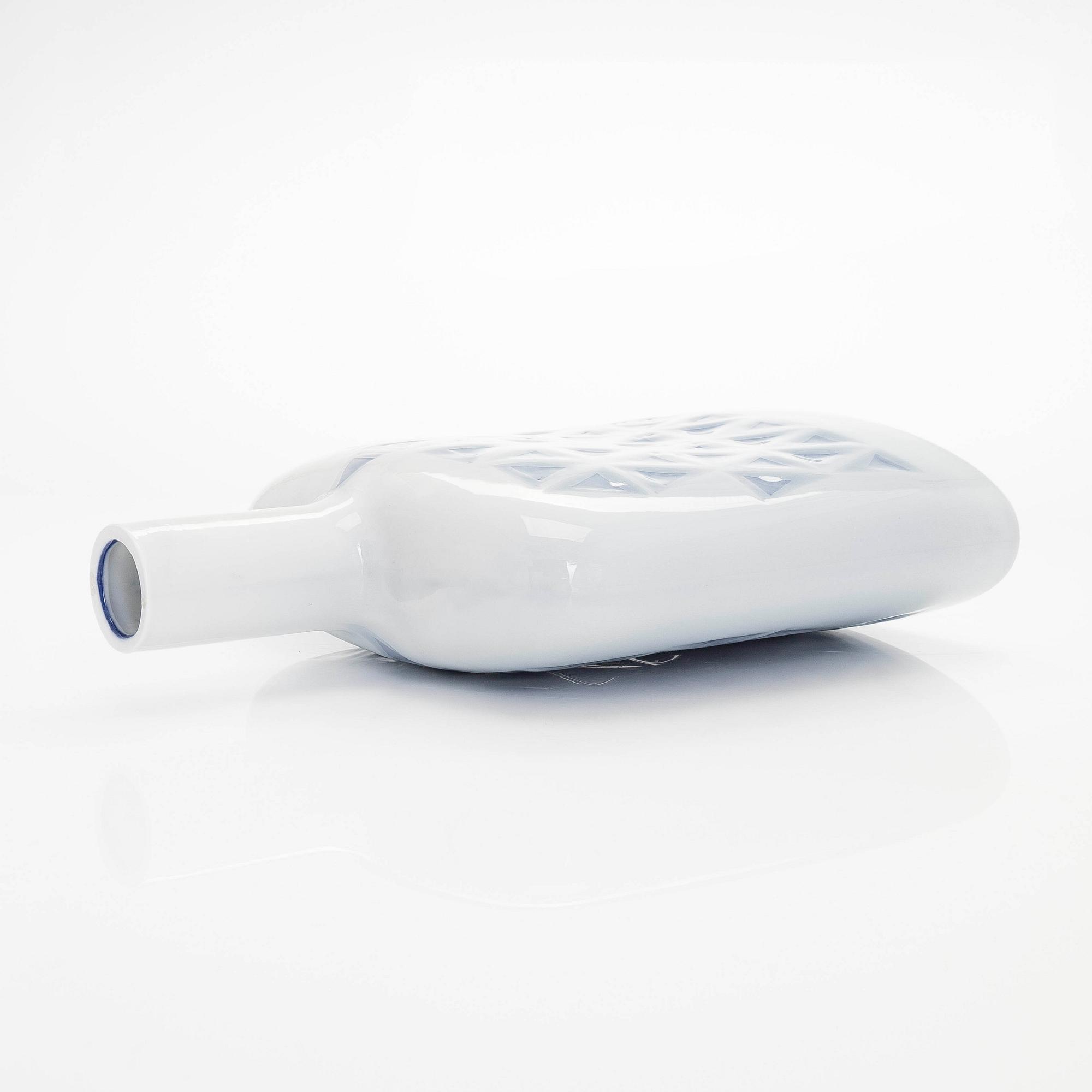 Inkeri Leivo, pullo, posliinia, signeerattu Inkeri Leivo, Arabia.