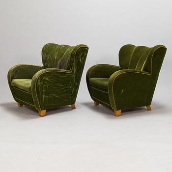 A pair of 1950s armchairs.