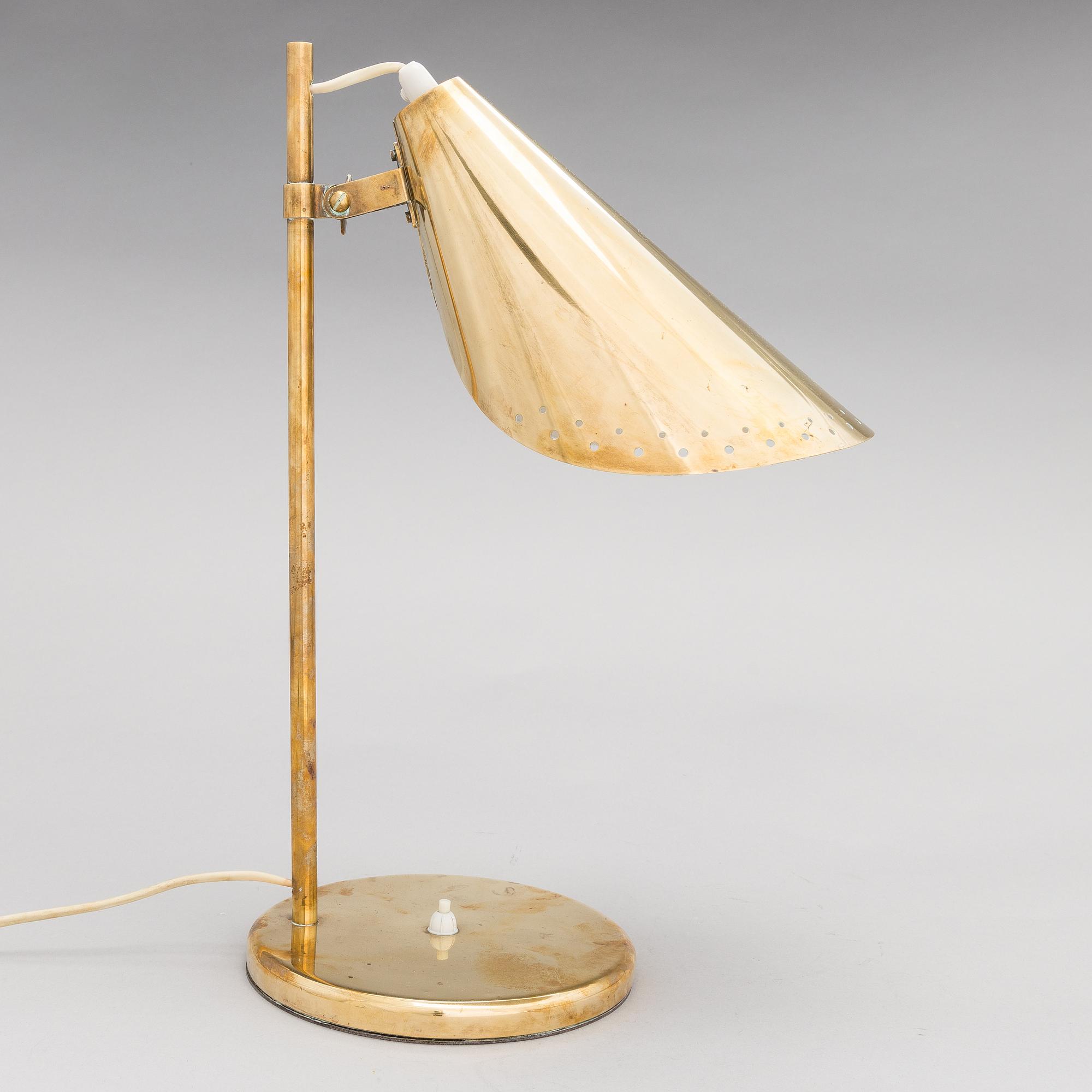 A mid-20th century table lamp.