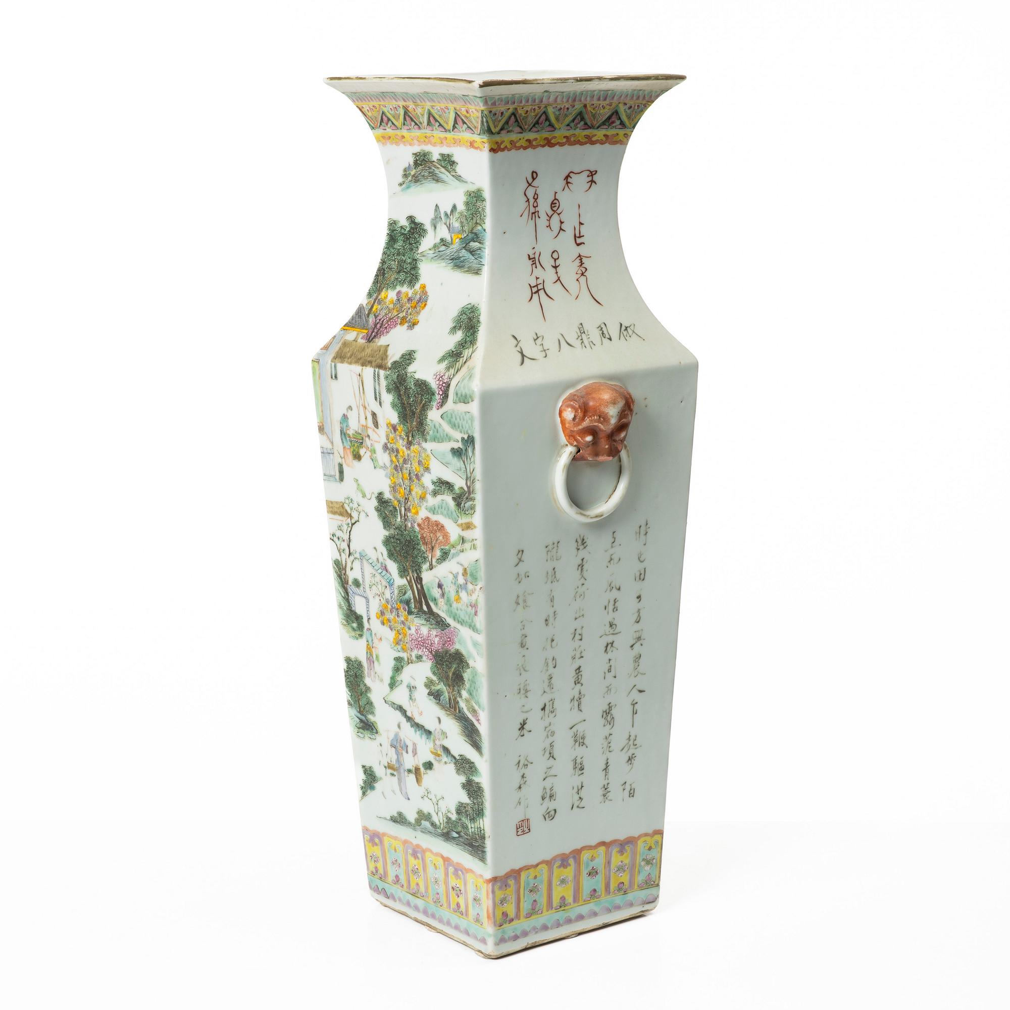 A large Chinese famille rose porcelain vase, late Qing dynasty / early 1900s.