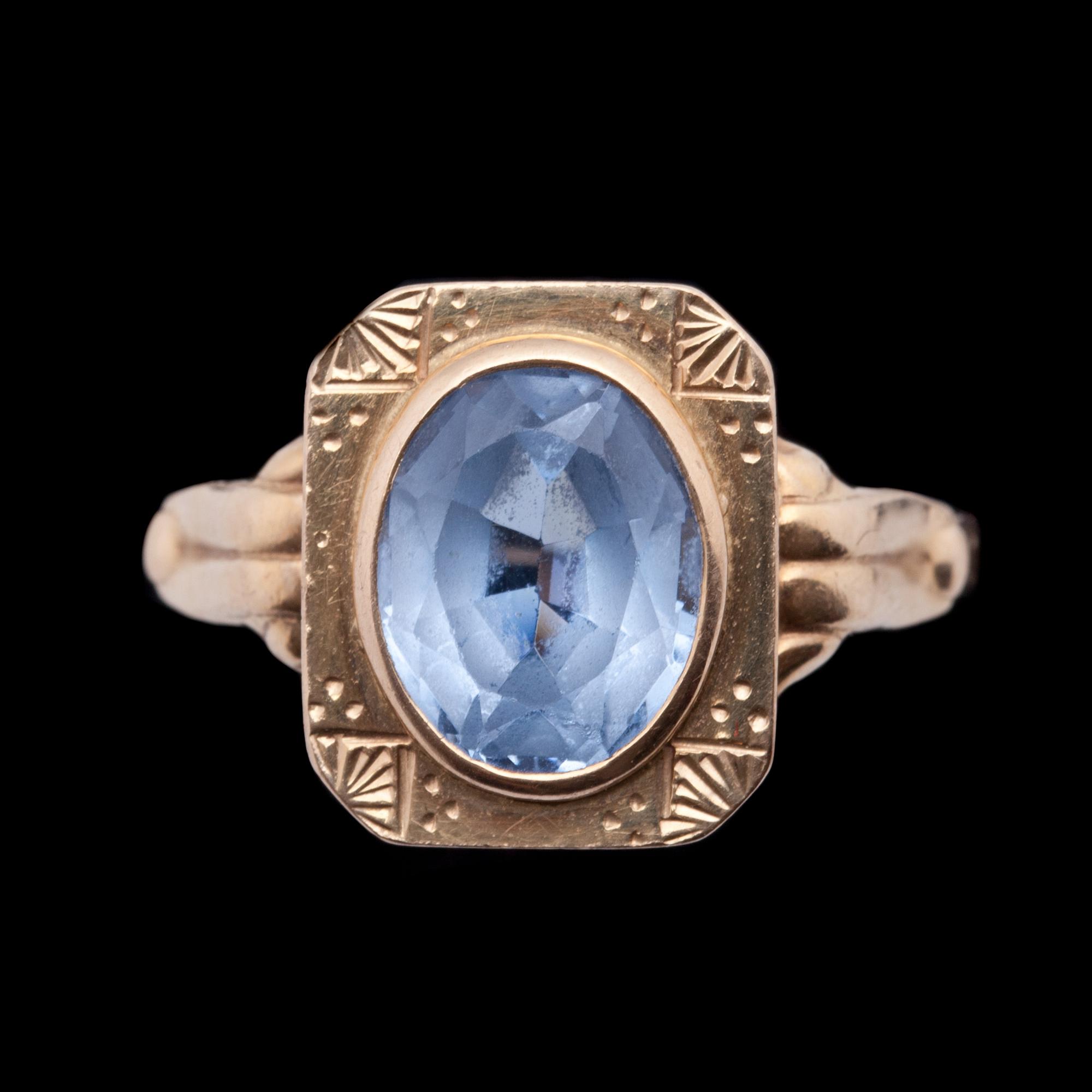 RINGAR, 2 st och HÄNGE. 18k guld med blå syntetiska spineller. 1950-tal. Vikt tot ca 9 g.