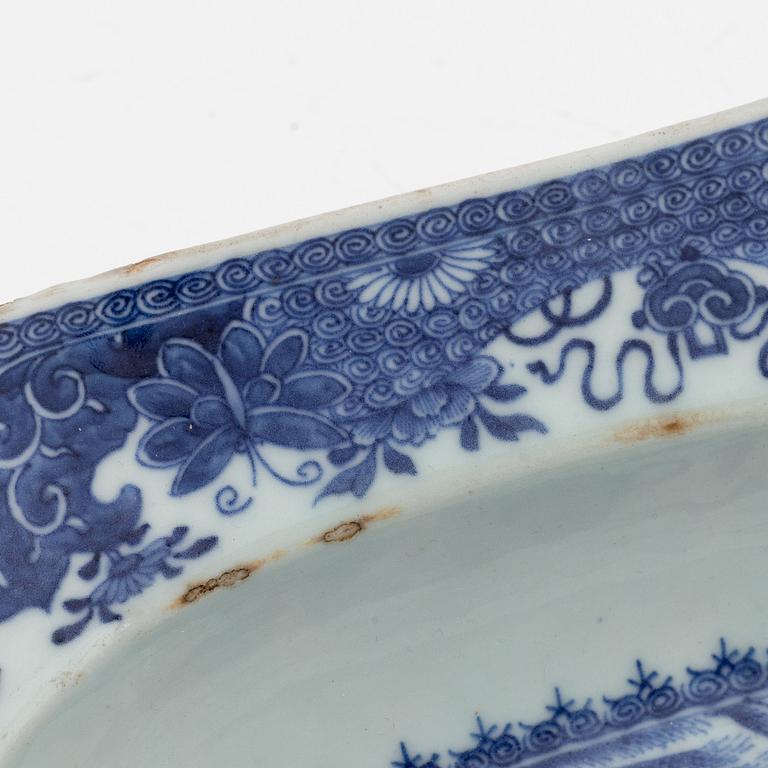 A blue and white tureen stand, Qing dynasty, Qianlong (1736-95).