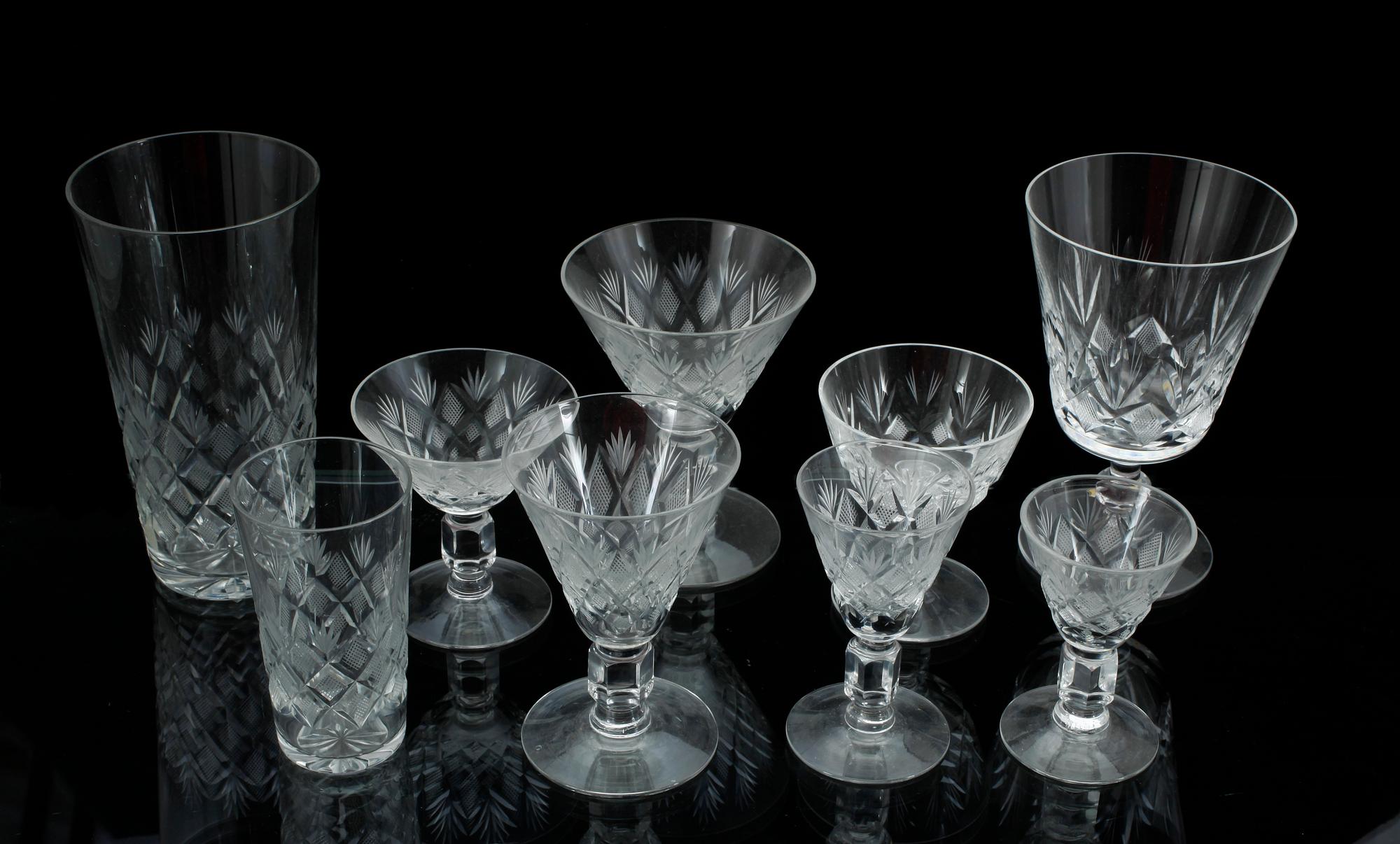 GLASSERVIS, 73 delar, Sverige, 1900-talets första hälft.