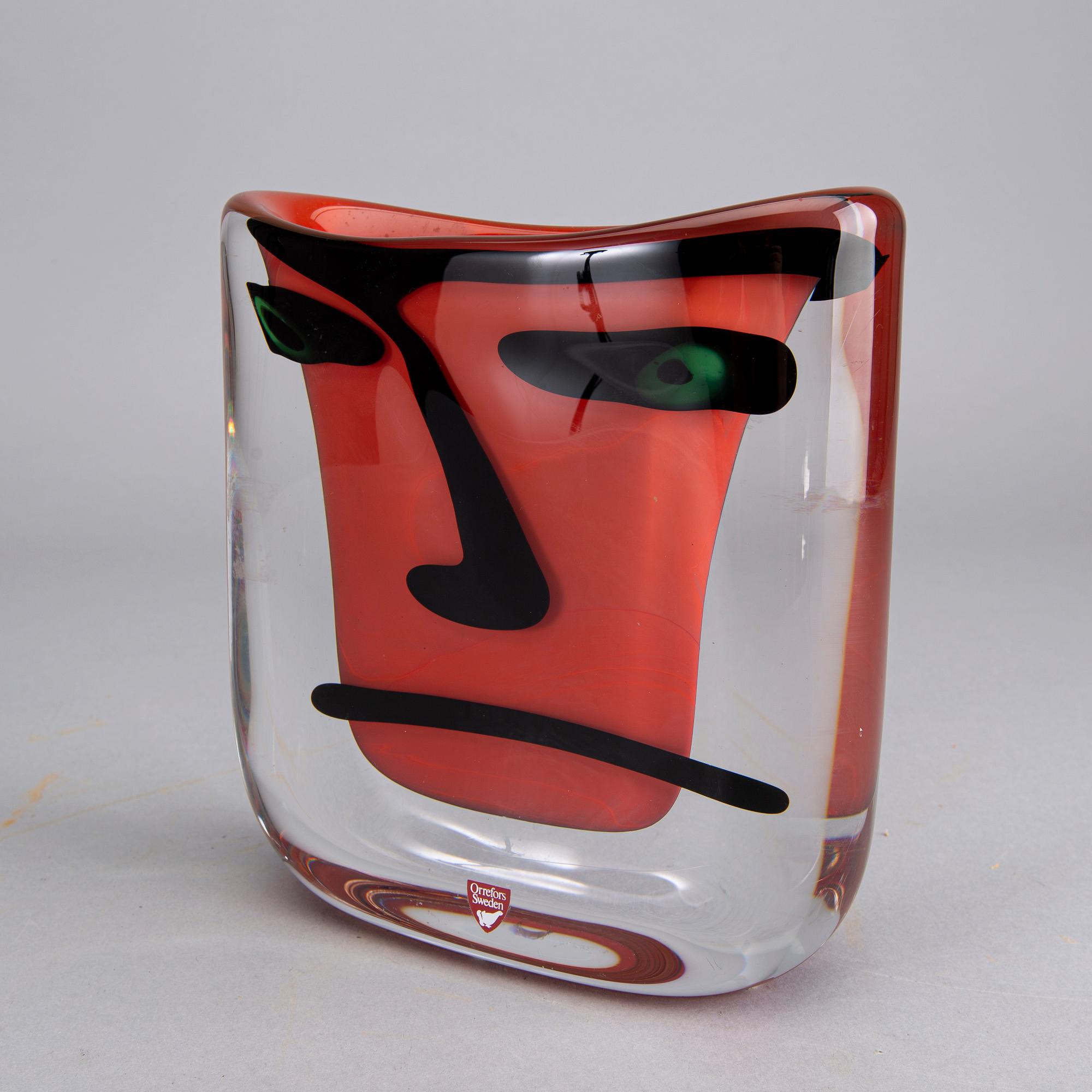 AN ANNE NILSSON GLASS VASE, signed Orrefors 975478 Anne Nilsson E.A. 1-90.