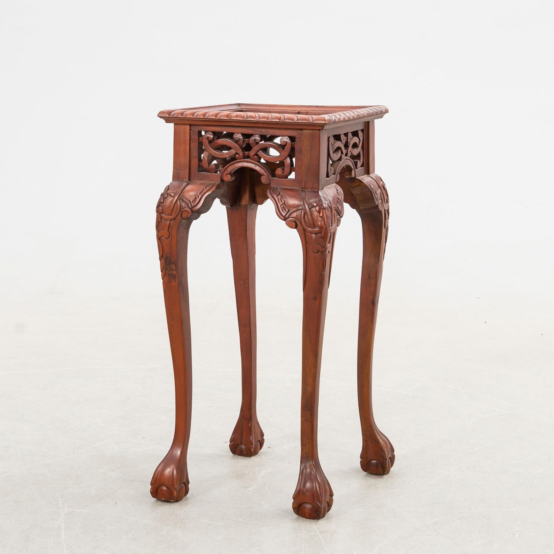 Pedestal Oriental style 20th century.
