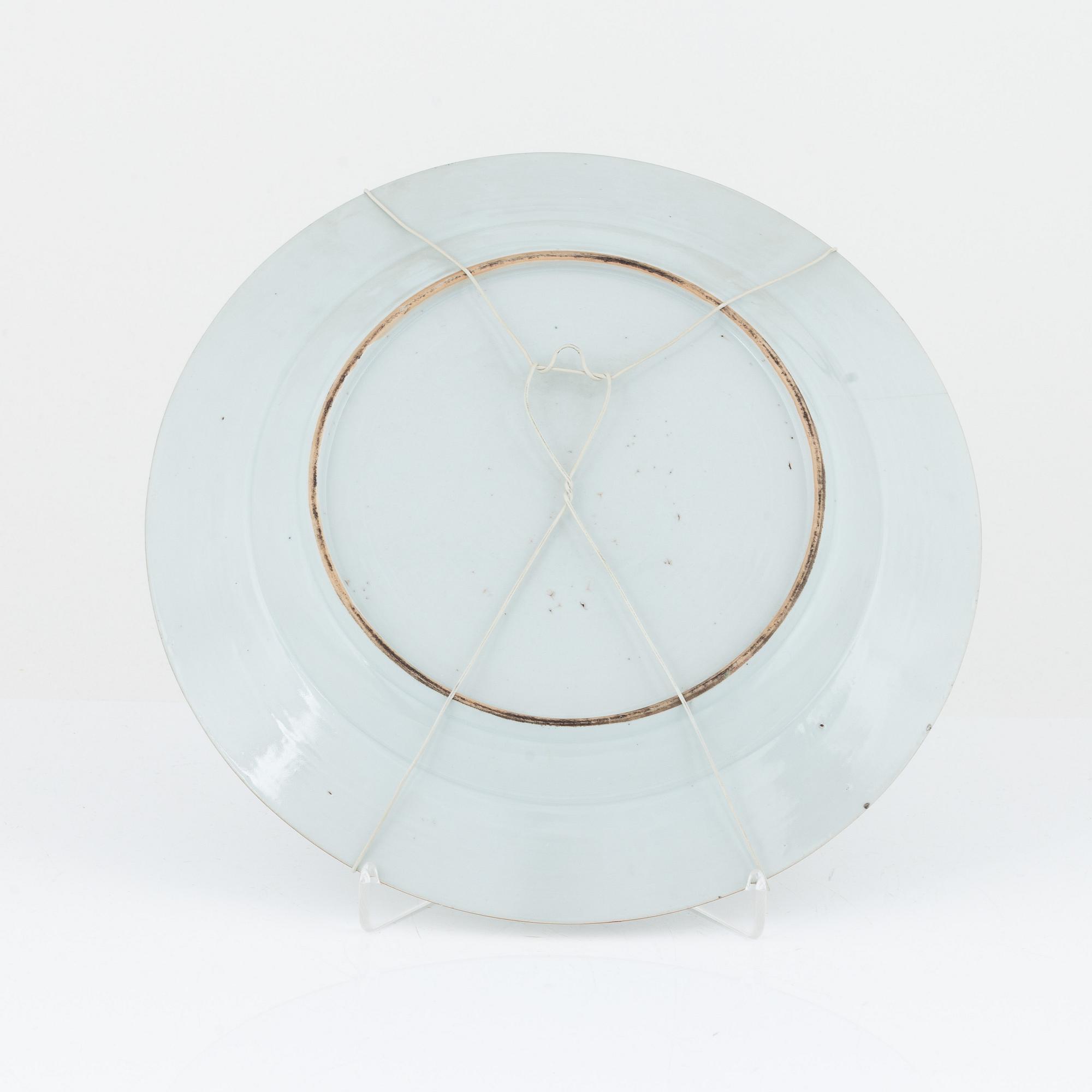 A famille rose serving dish, Qing dynasty, Qianlong (1736-95).