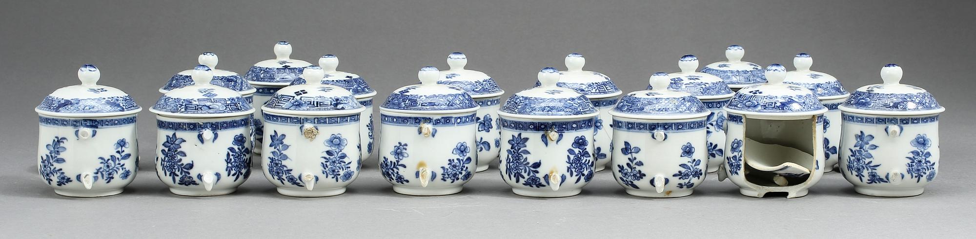 CREMEKOPPAR, 16 st, porslin, Kina, 1700-tal.
