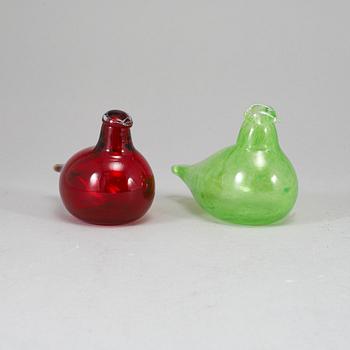 OIVA TOIKKA, a glass bird, Litte Tern-Tirri, red punainen and  Little Tern, 1996, signed O. Toikka Nuutajärvi.