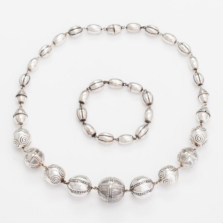 A set of sterling silver necklace and bracelet "Halikko treasure". Kalevala Koru, Helsinki 1967-72.