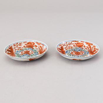 A PAIR OF SMALL CHINESE DISHES, porcelain Jiaqing  (1796-1820).