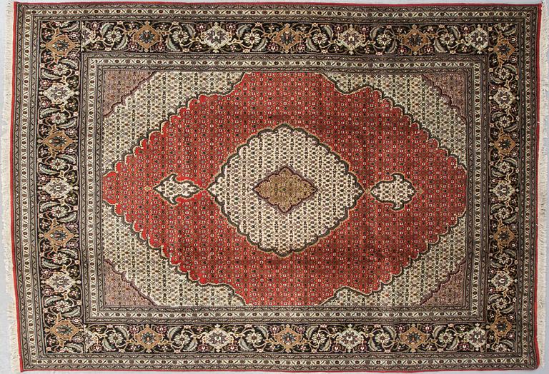 MATTA, old, Täbris, part silk, ca 291 x 203 cm.