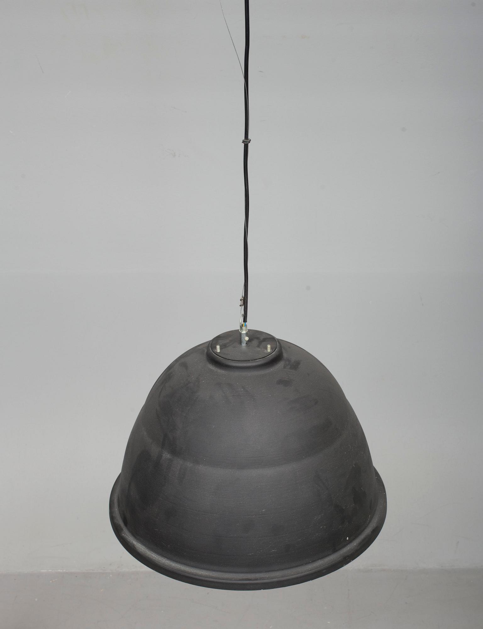 TAKLAMPA. Höjd 35 cm.