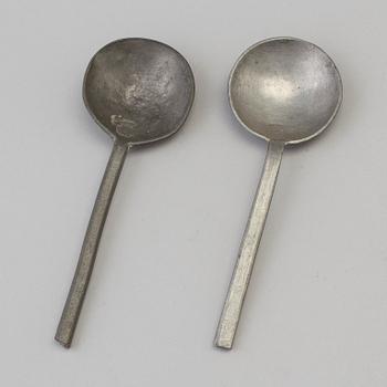 TWO 18TH CENTURY PEWTER SPOONS.