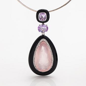 A 14K and 18k gold neackle with diamonds ca. 0.31 ct on total, onyxes, rose quartz and amethysts.