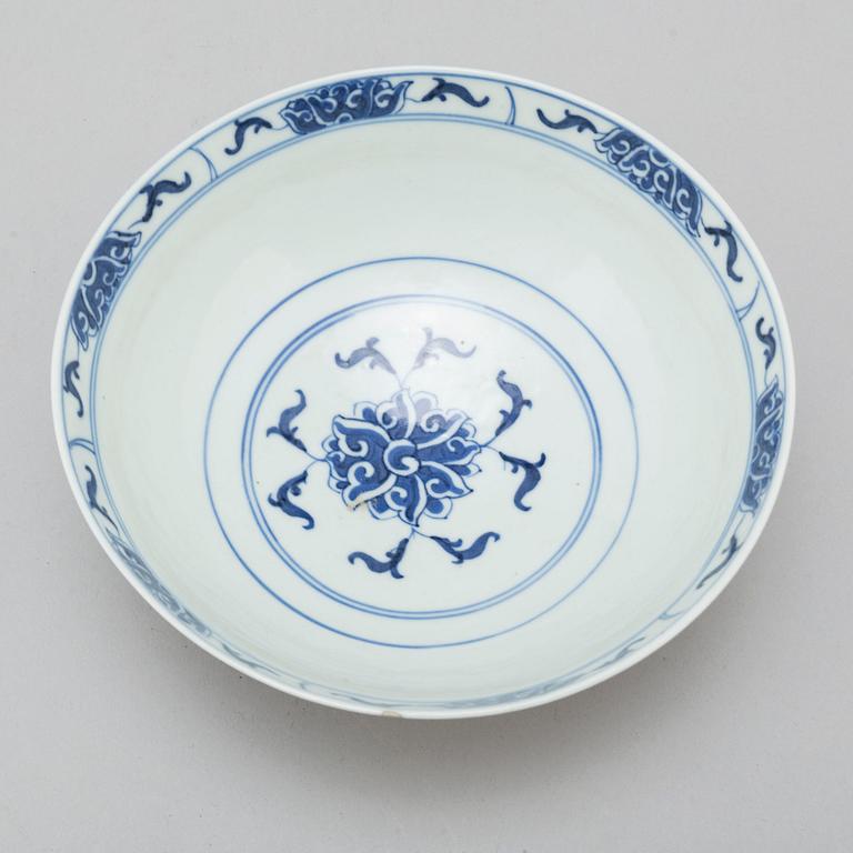 A blue and white 'lotus' bowl, late Qing dynasty, with Guangxus mark.