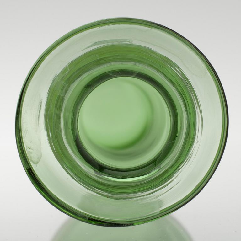 FLASKA, glas, signerad Nanny Still Riihimäen Lasi. Modellen formgiven 1959.