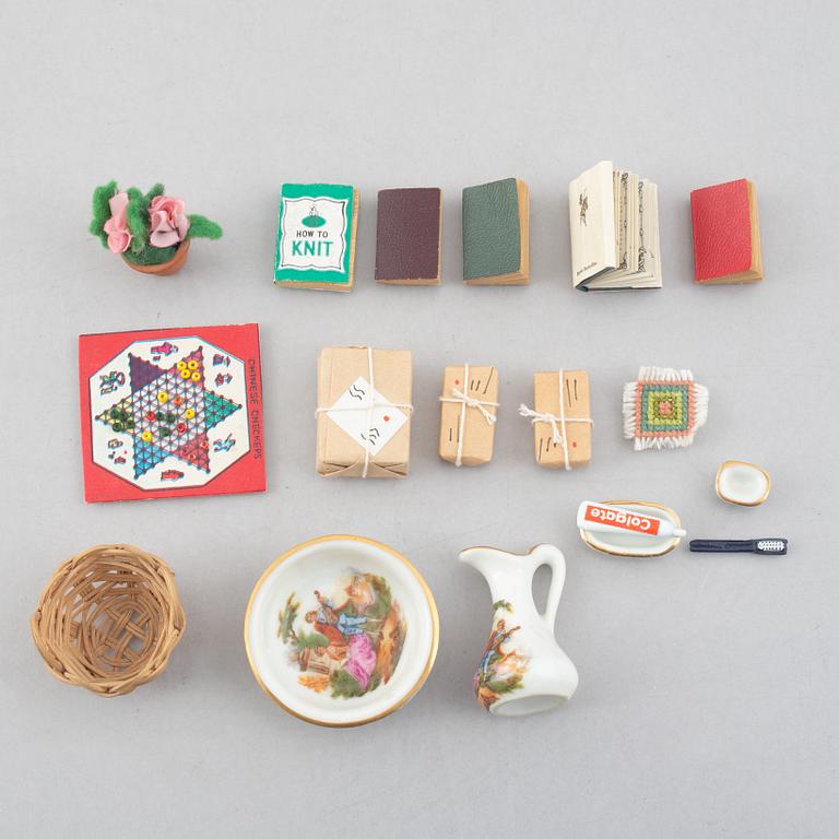 Dollhouse furniture, 9 pieces and accessories, Berit Bergström, Nolbyn, Värmland Craft, 1940s/50s.