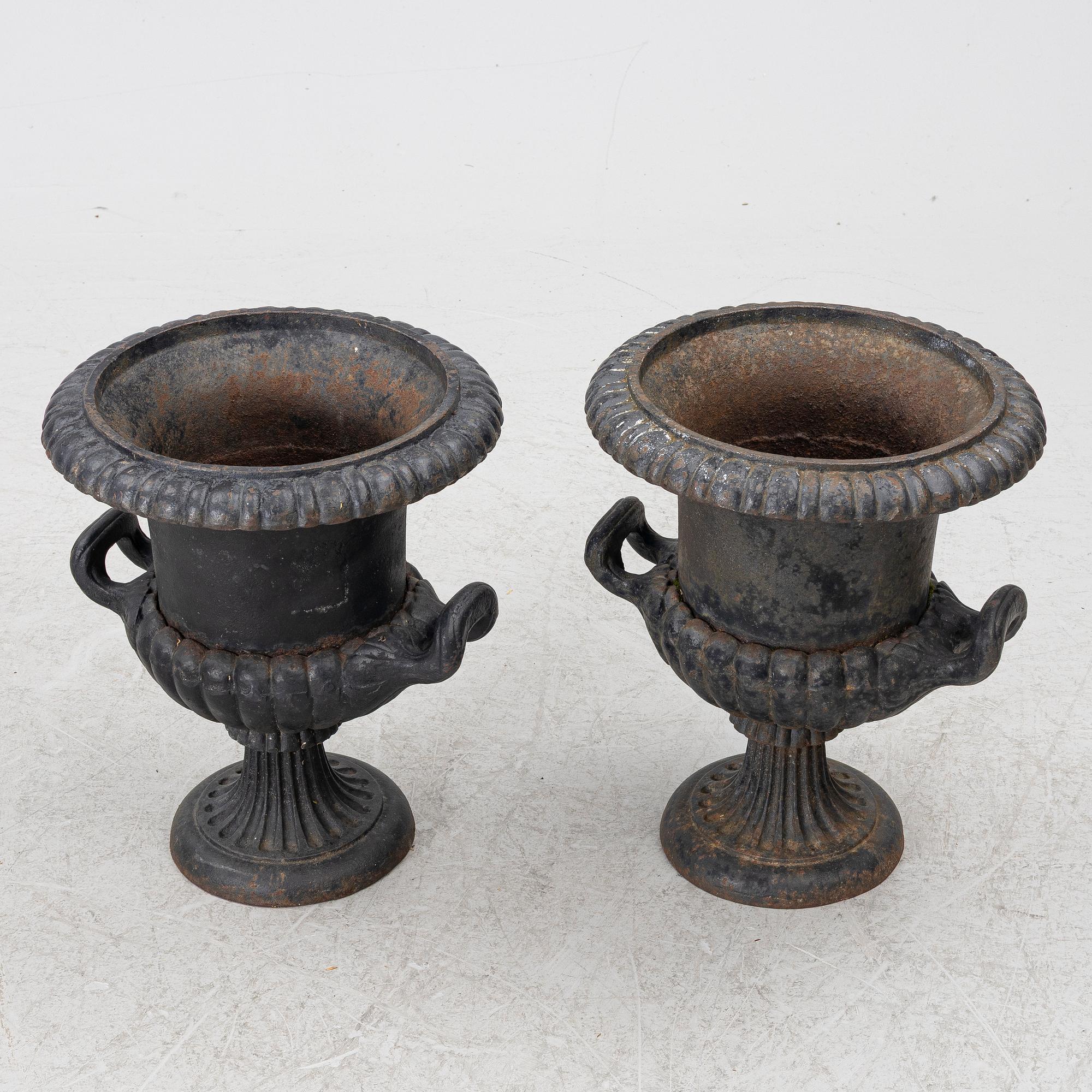 Garden urns, a pair, first half of the 20th century.