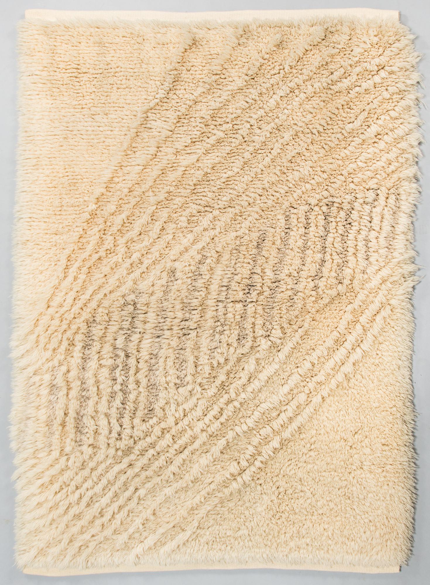 Airi Snellman-Hänninen, a rug signed Airi Snellman-Hänninen.