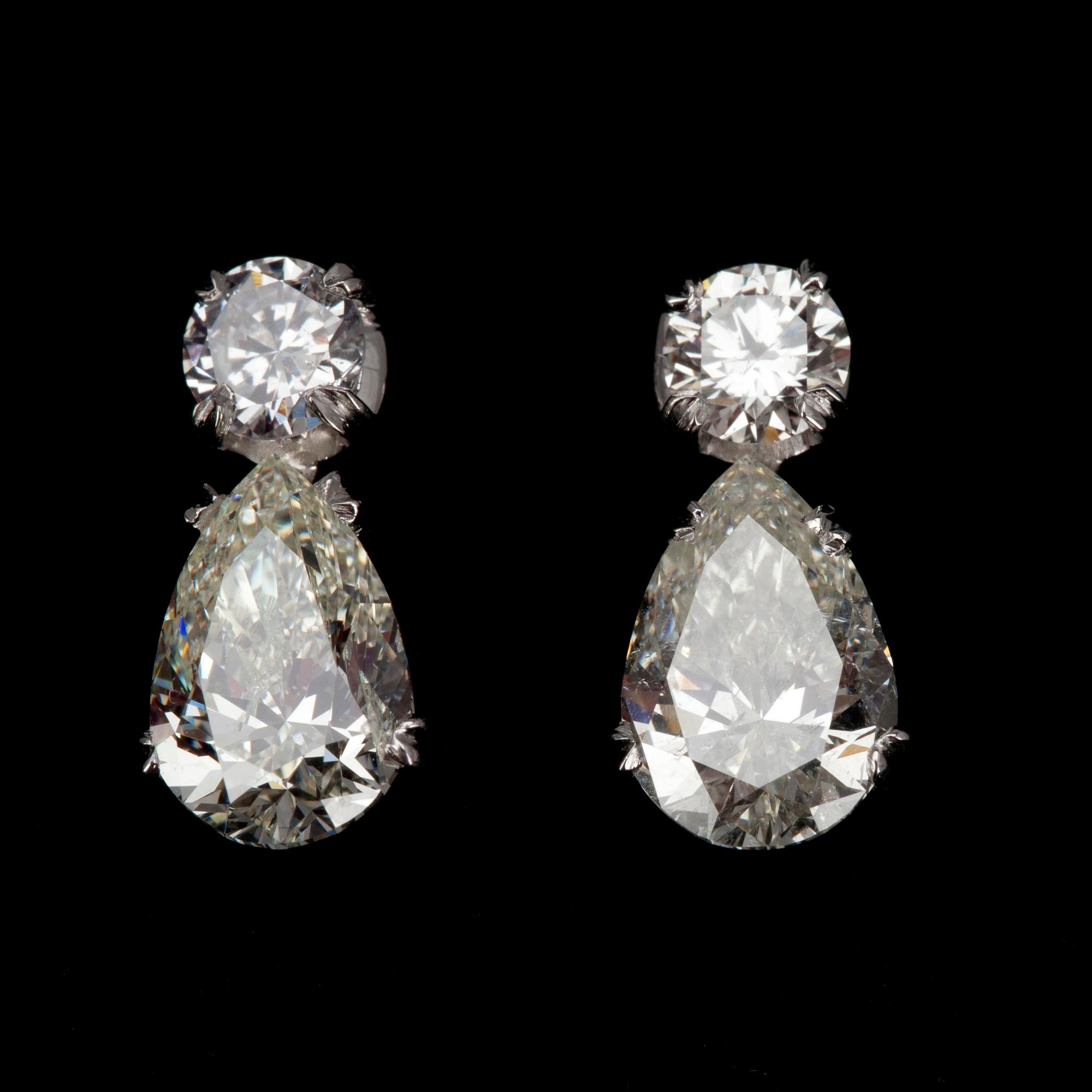 ÖRHÄNGEN, droppslipade diamanter ca 2.40 ct. J-M /Si1-I2, briljantslipade diamanter ca 0.40 ct. H/si.