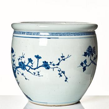 A large blue and white fish basin, Qing dynasty, 19th Century.