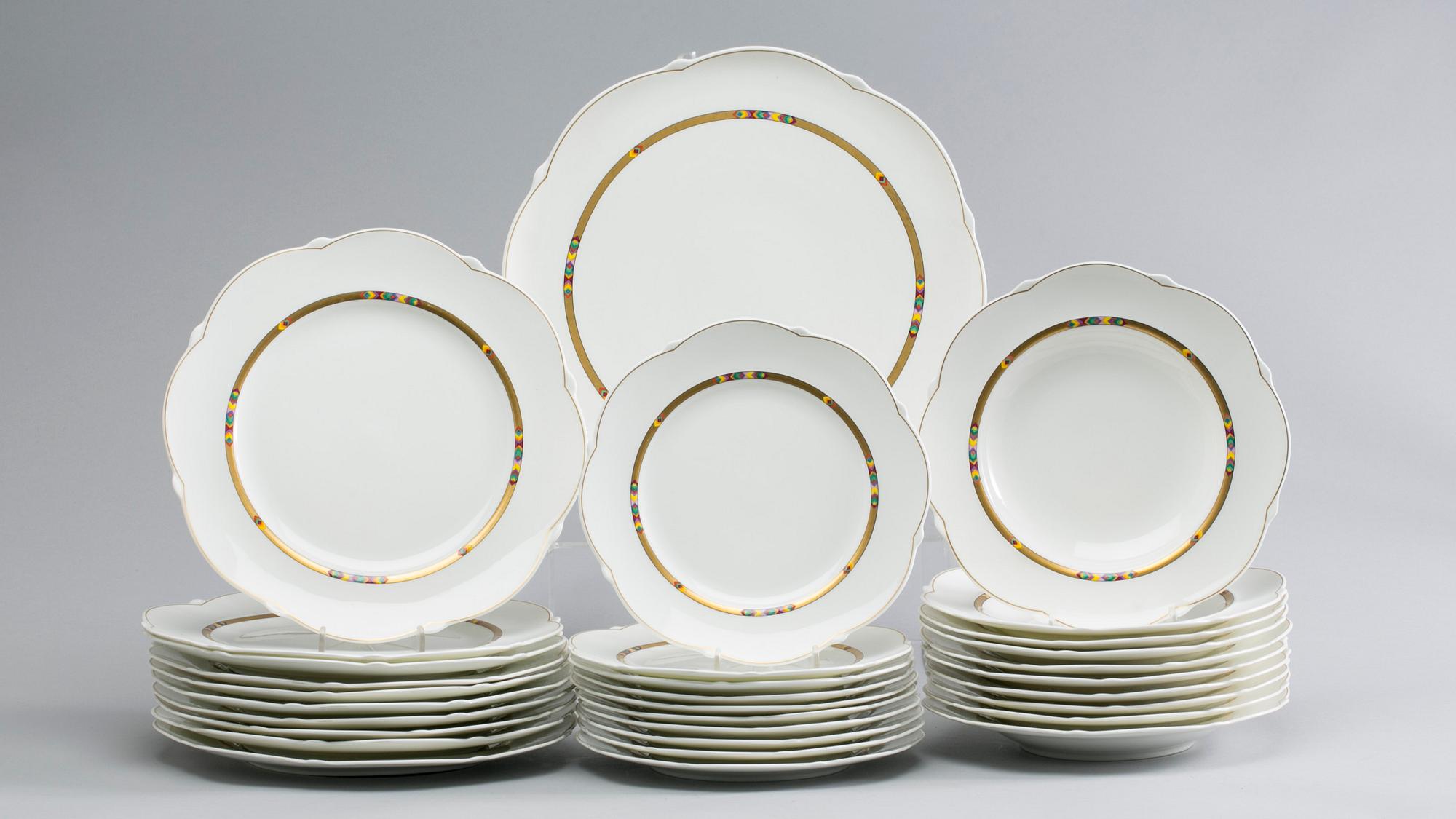 A Villeroy & Boch "Vivia" dinner service.(50).