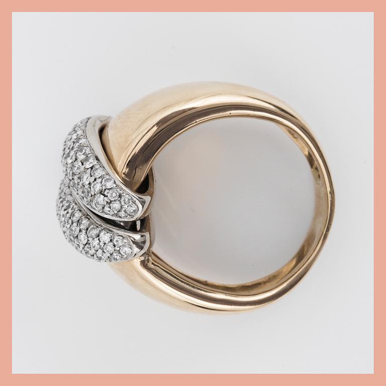 RING, 18k guld med briljantslipade diamanter tot ca1,20ct. Italien. Vikt  ca15g.