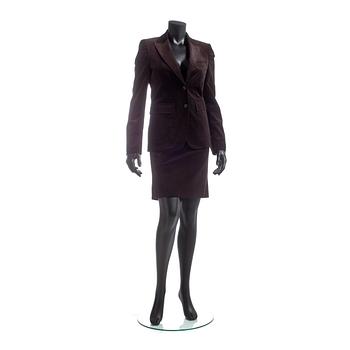 536. GUCCI, a two-piece suit consisting of jacket and skirt.