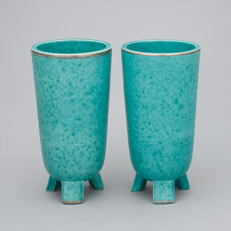 VASER, ett par snarlika. Stengods. Argenta, Wilhelm Kåge, Gustavsberg.